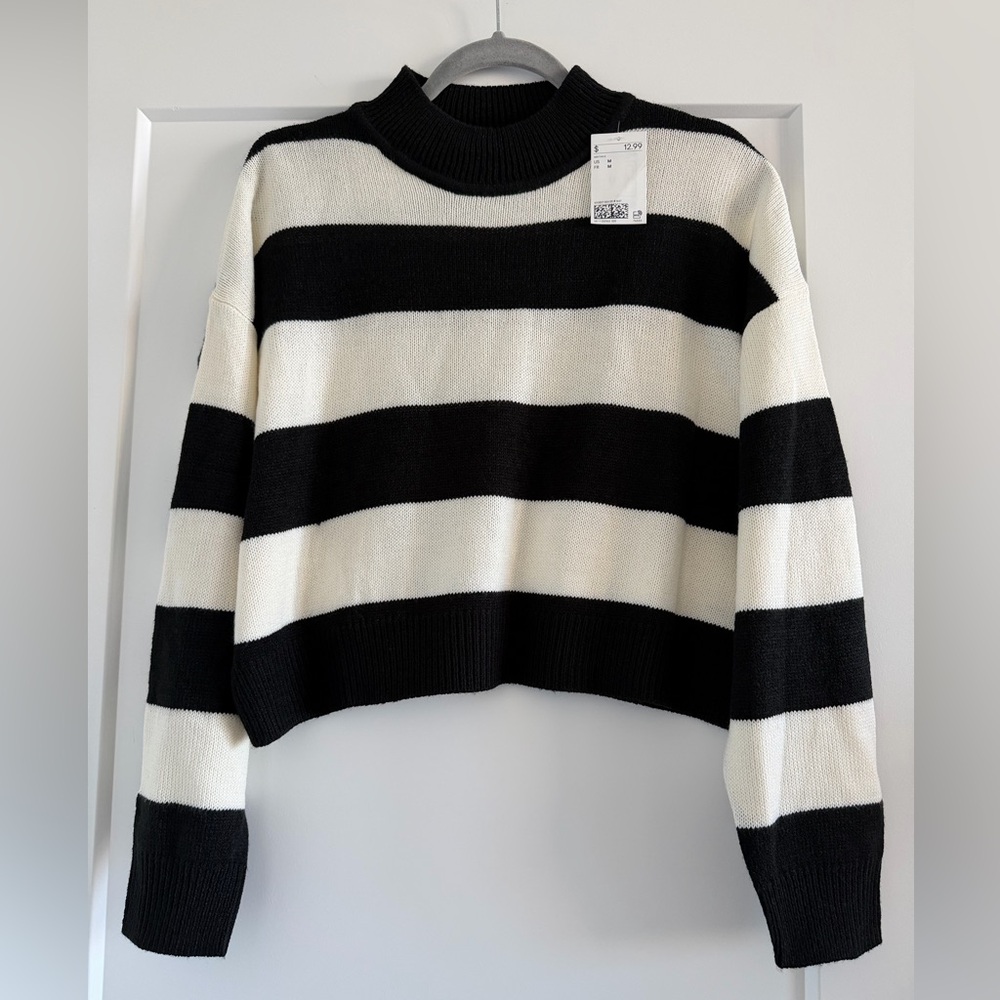 H&M Black and Cream Striped Cropped Sweater